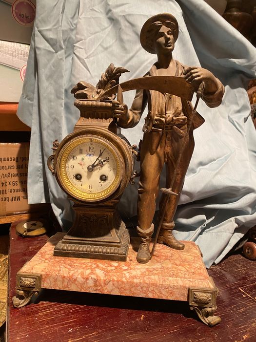 Relógio antigo de mesa labrador ceifador