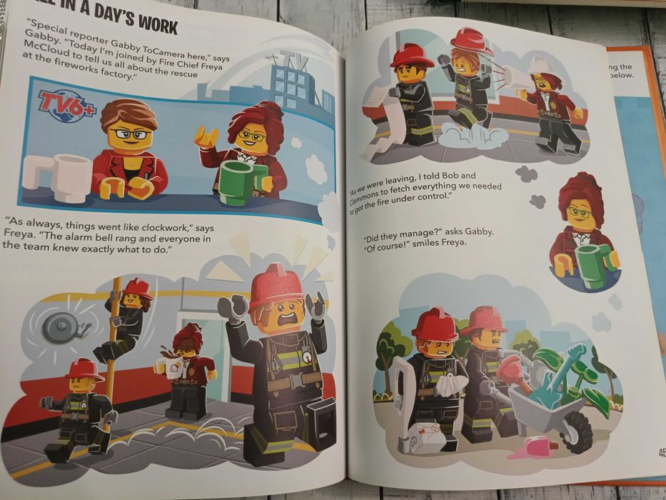 Дитяча книга англійською Lego Official Annual 2022
