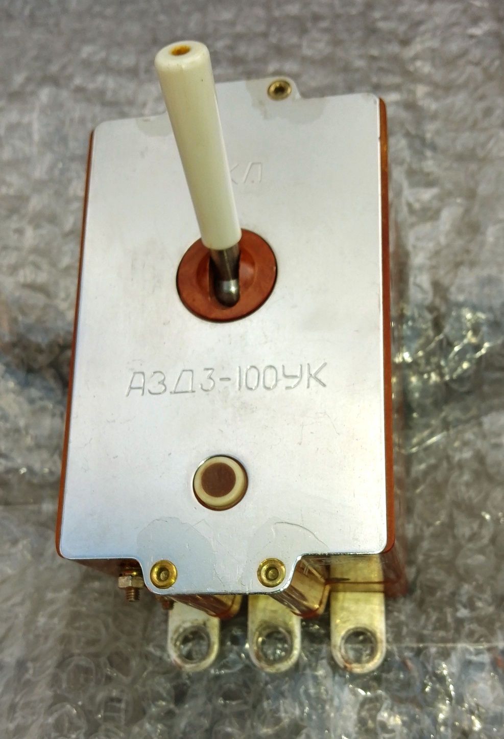 Автоматичний вимикач АЗД3-100УК