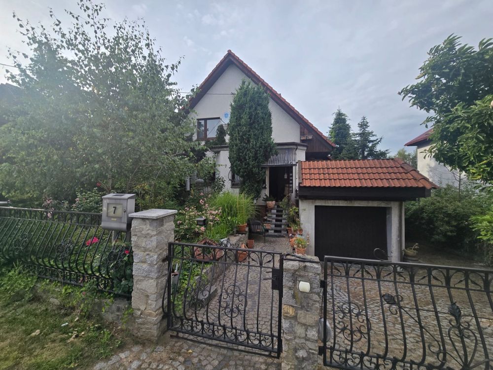 Sprzedam dom jednorodzinny wolnostojący z potencjałem w Strzelinie