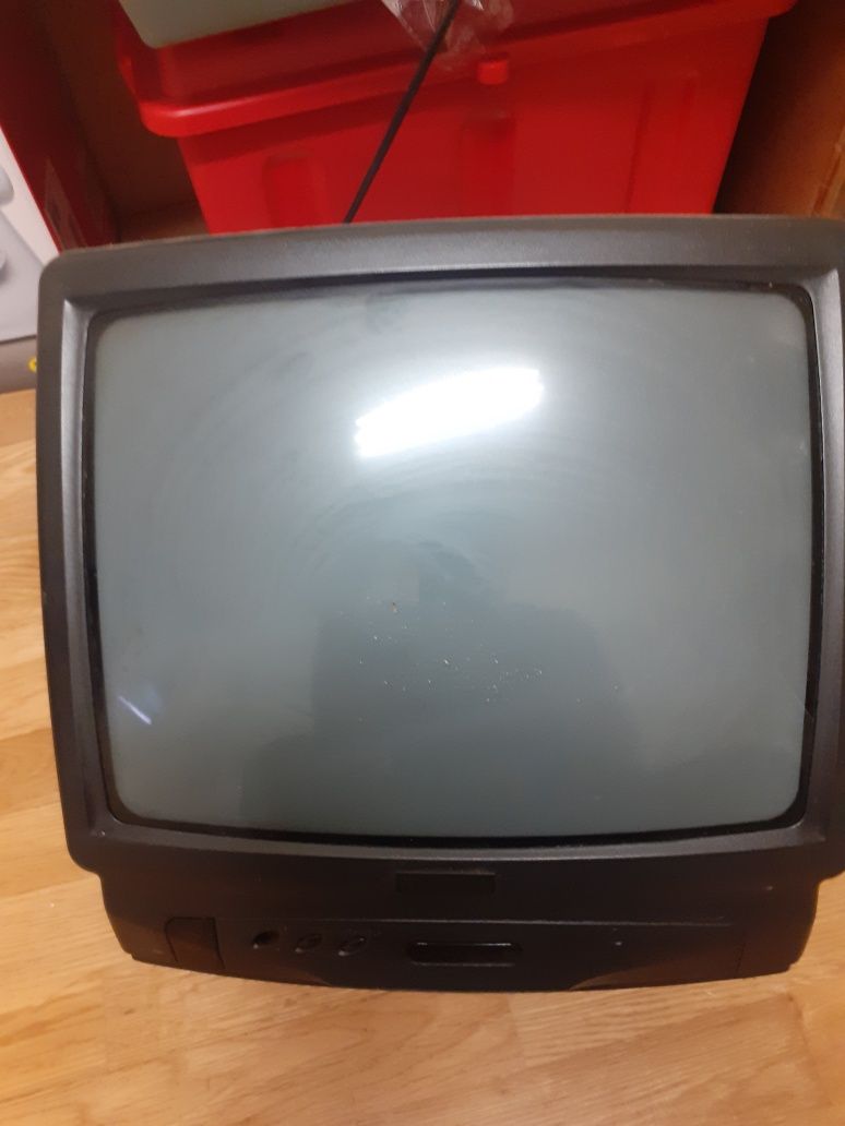 Televisão da marca BLUESKY   - 35 cm com comando universal*