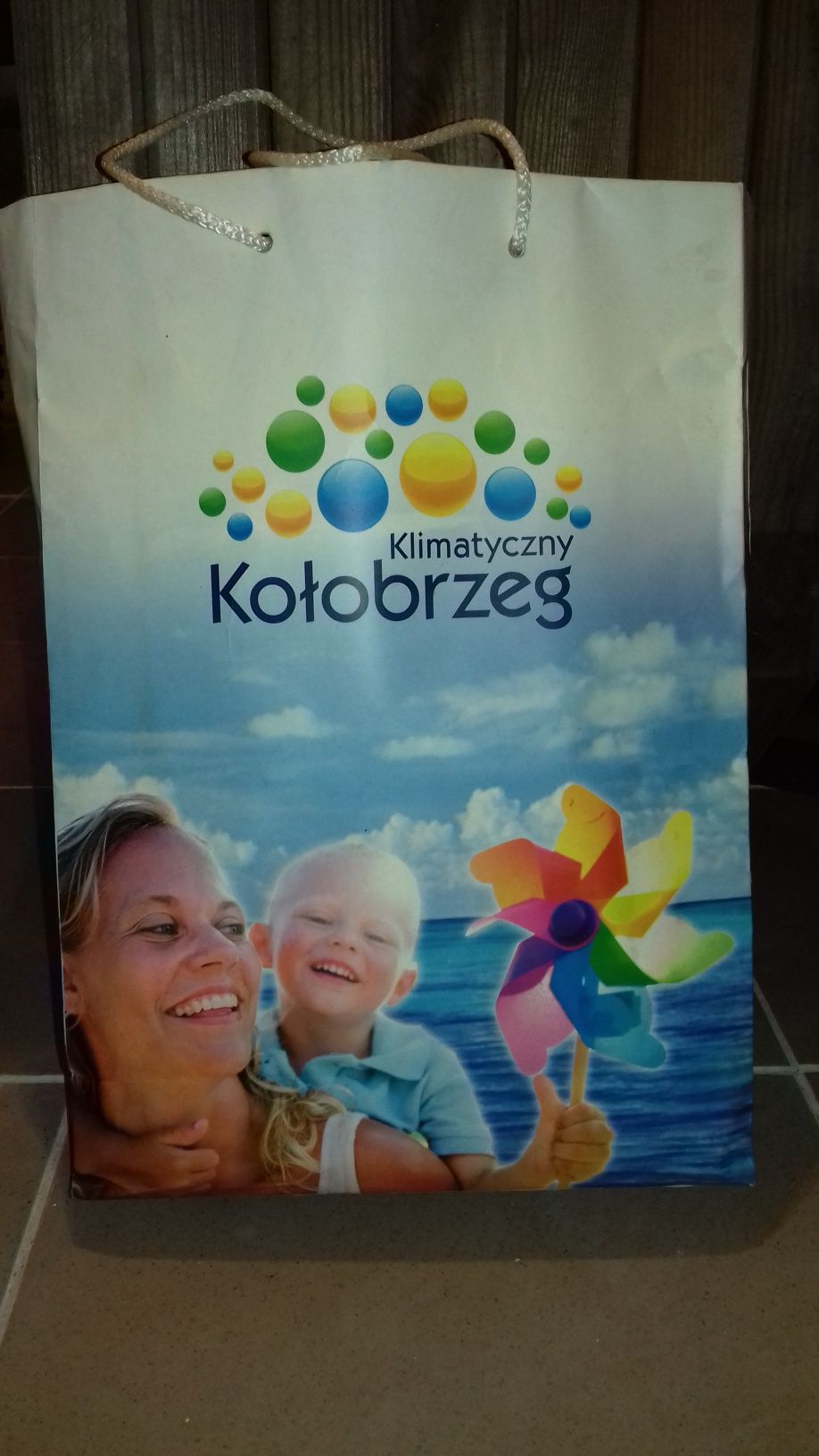 Kołobrzeg ulotki mapy pocztówki pamiątki z miasta