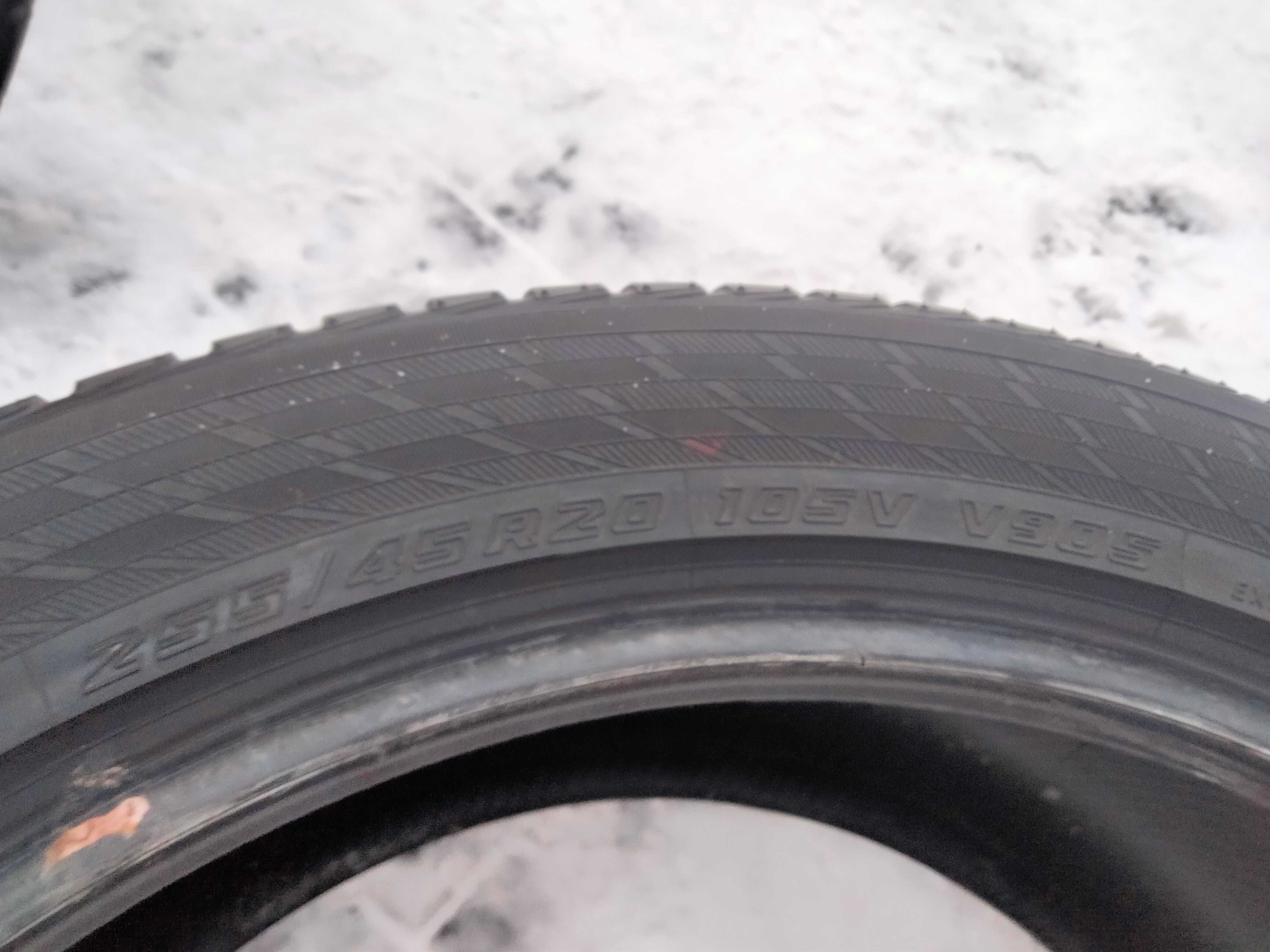 OPONA YOKOHAMA 255/45R20 BluEarth Winter V950 105V 6.5mm Wysyłka