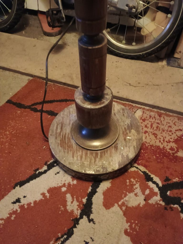 Stara lampa stojąca retro