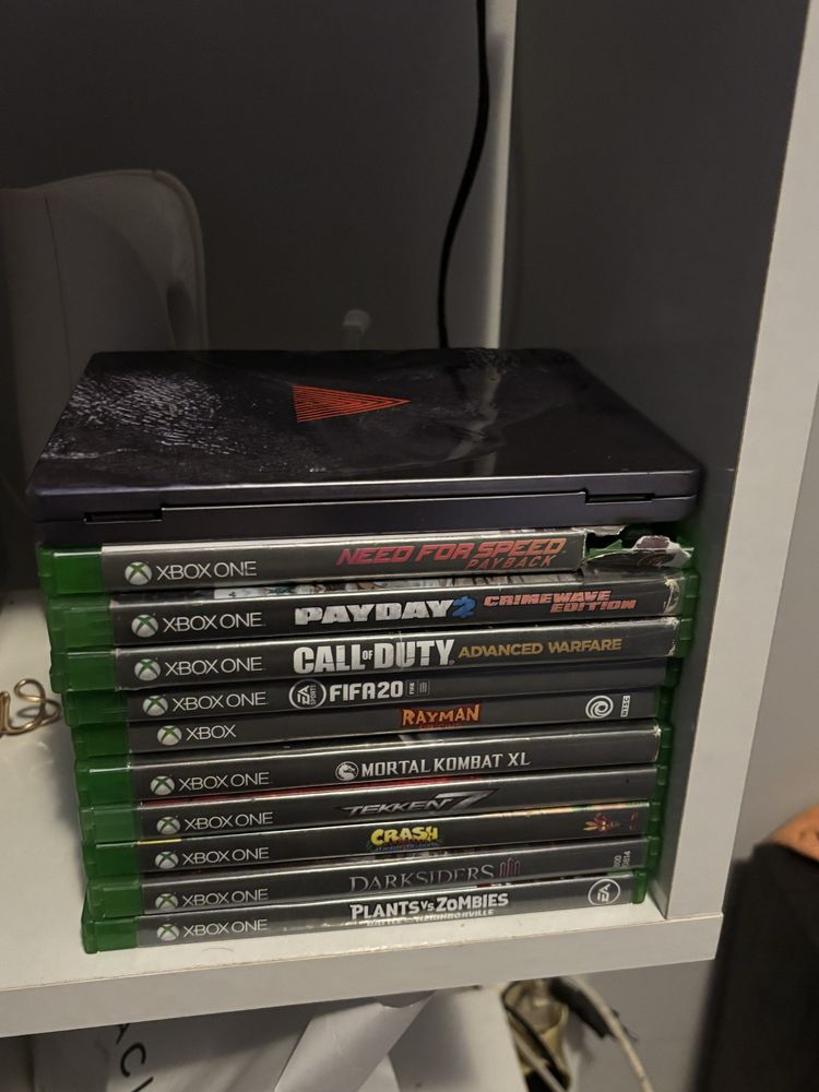 Xbox one s com dois comandos e jogos