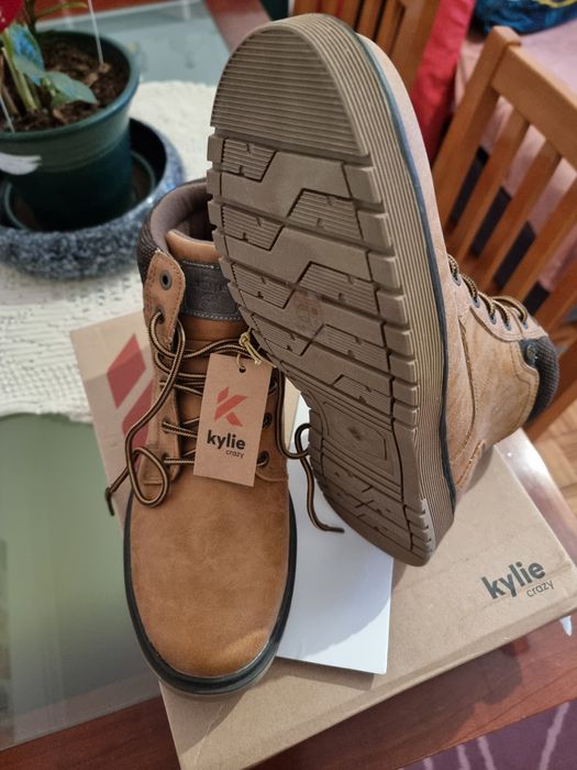 Botas em couro, Novas. Tamanho 42.