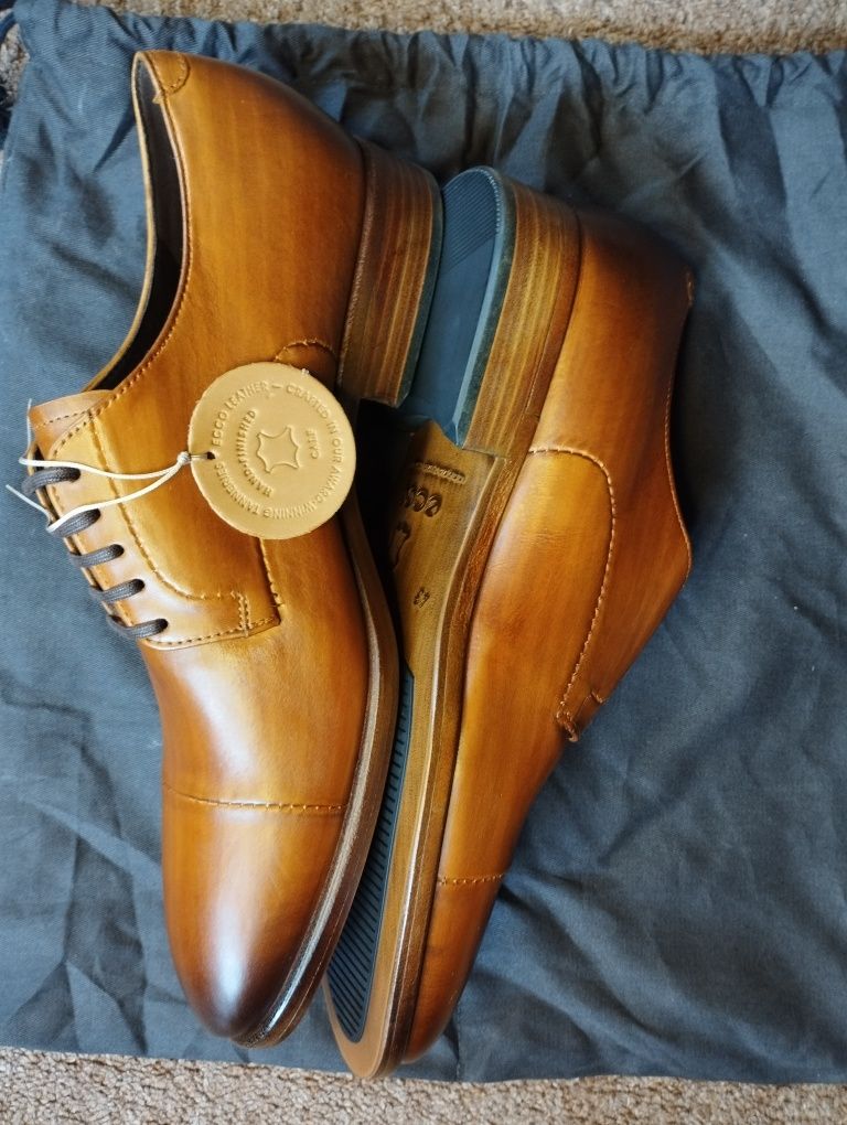 Вишукані туфлі Ecco Vitrus Mondial Cap-toe derby