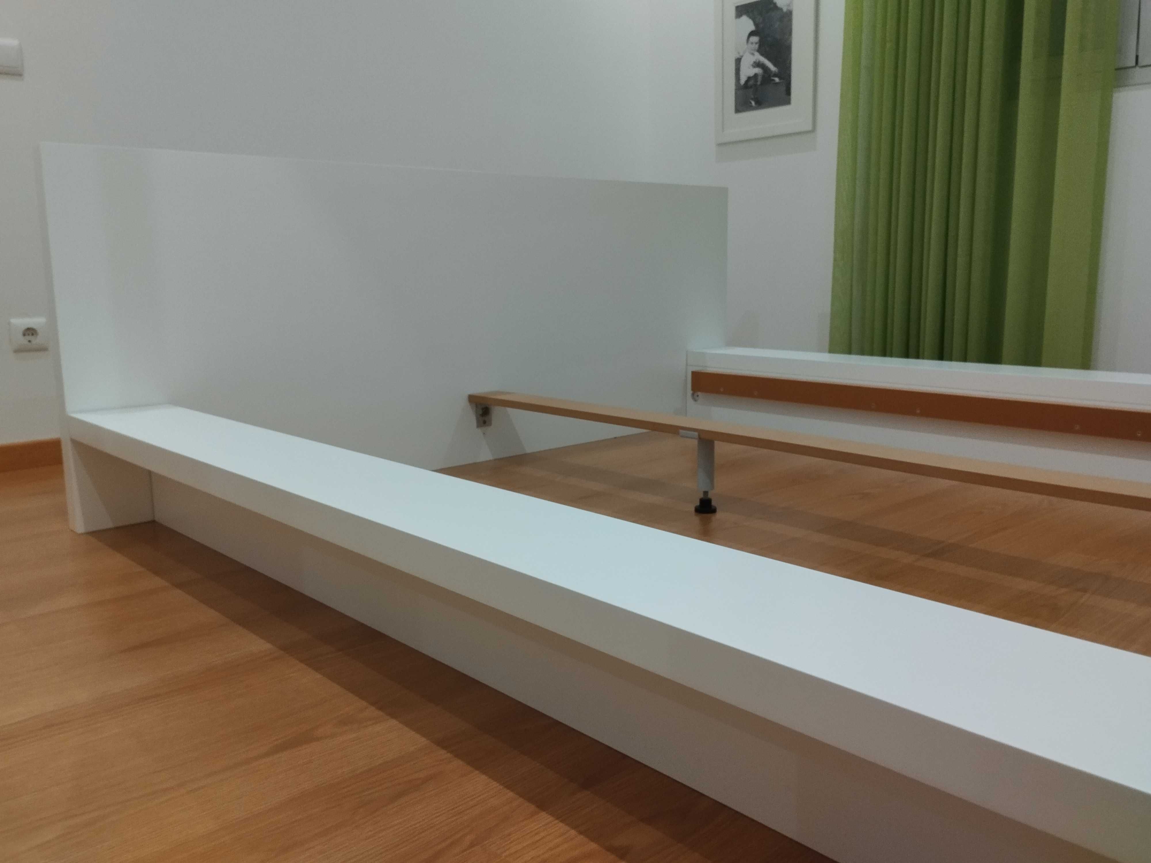 Cama casal  branca