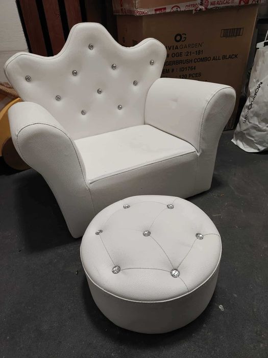 Fotel dziecięcy z podnóżkiem