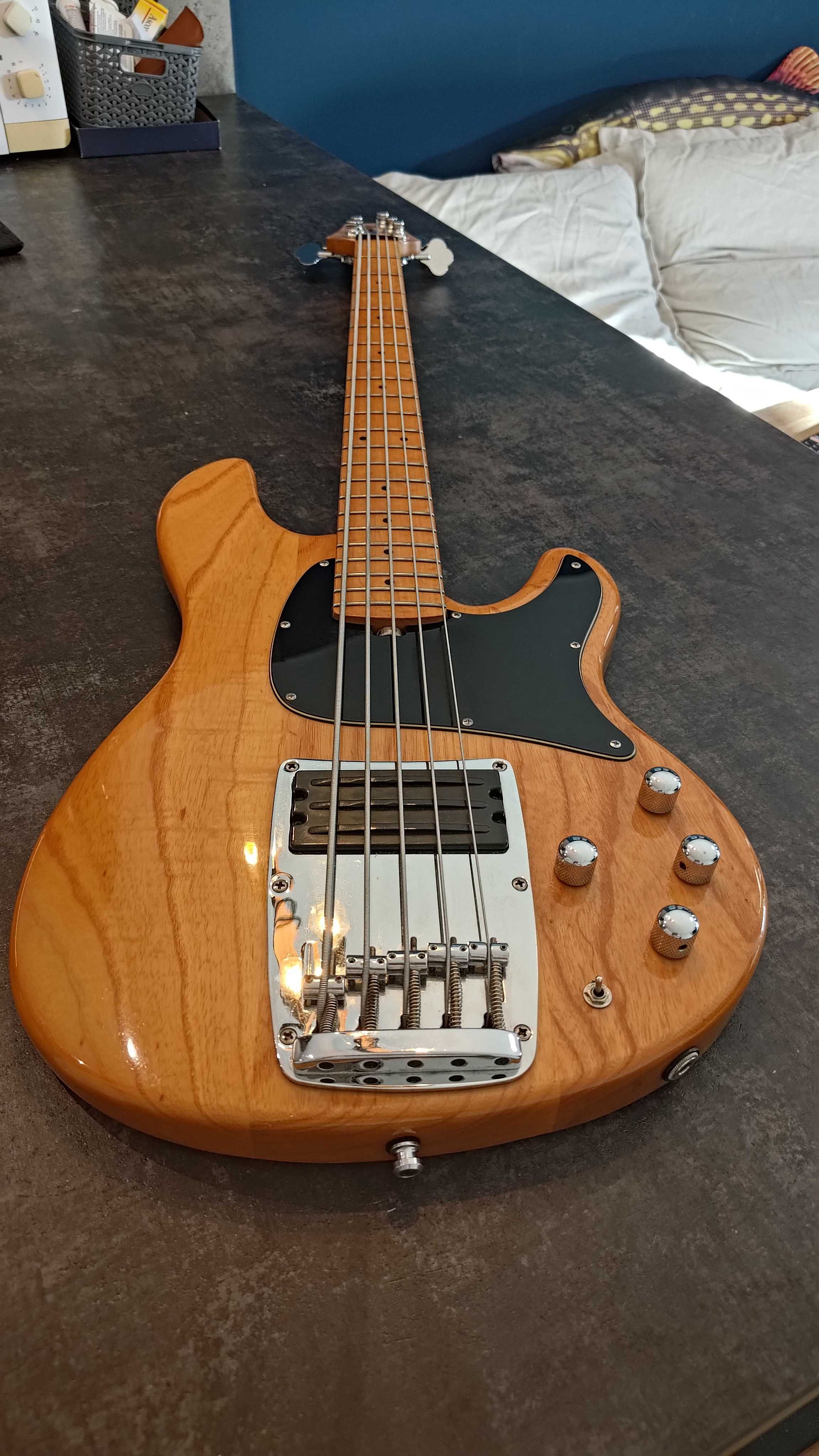 Gitara basowa aktywna Ibanez ATK 305 - bas pięciostrunowy - 5 strun