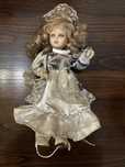 Boneca de porcelana