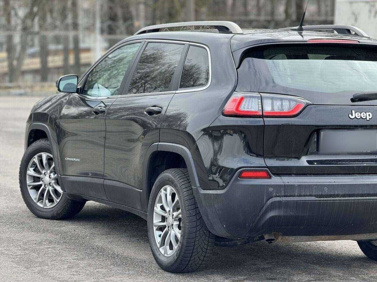 Кроссовер Jeep Cherokee  2019 рік