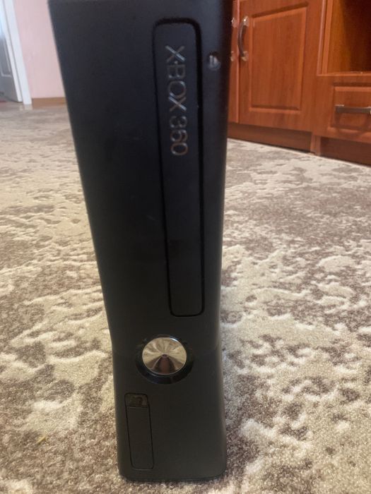 XBOX 360 чорний есть игры