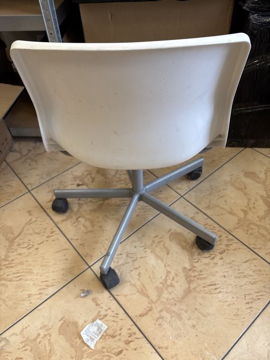 Krzesło obrotowe biale plastikowe Ikea Snille