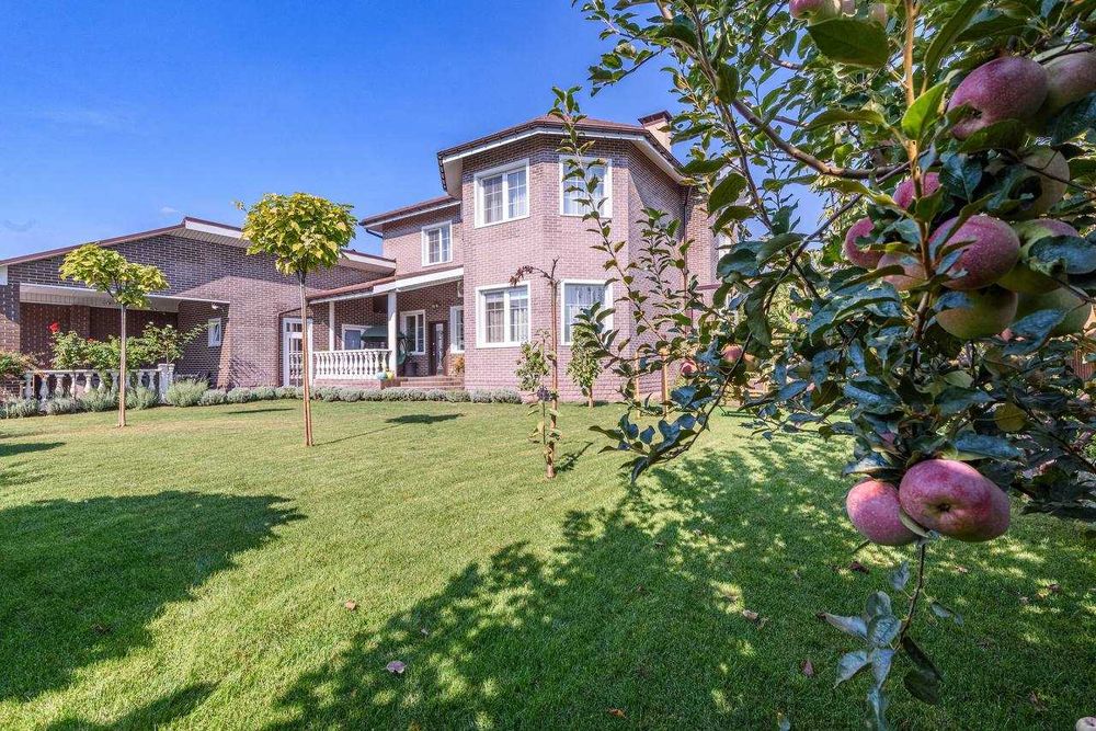 Без%Розкішний будинок з ремонтом,10 соток,басейн,баня.Гатне/Крюківщина