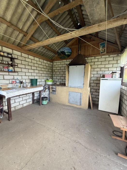 Продаж будинок з доглянутою територією