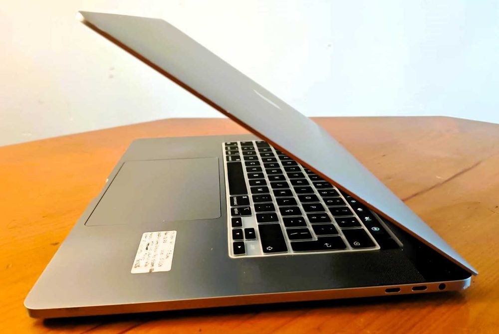 Macbook Pro 16.1 (i9 Octa-Core - Touch Bar) 32/512 GB (Jan20121)
