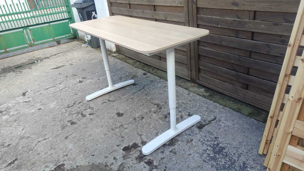 Biurko IKEA Bekant 140x60 blat regulowany dąb Posiadam 2 sztuki
