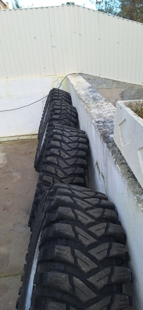 Pneus 37 12,5 R17 Maxxis Trepador