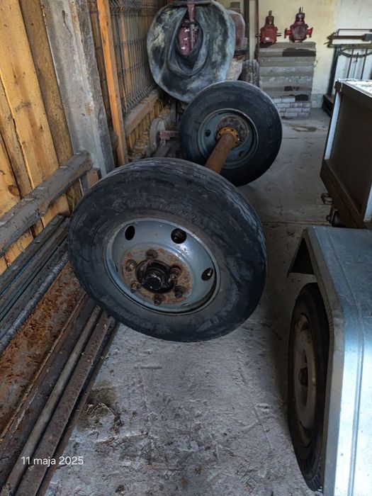 Oś do przyczepy z kołem  zapasowym