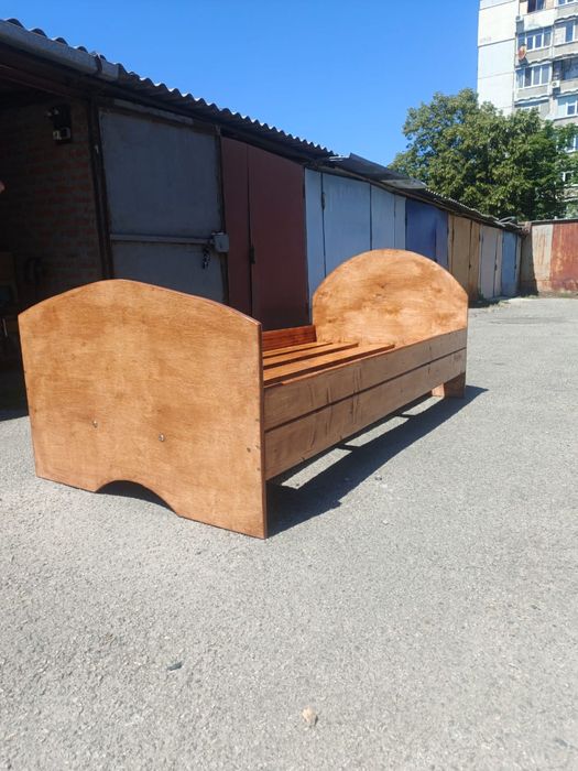 Продам ліжко з масиву дерева 
Мaтері