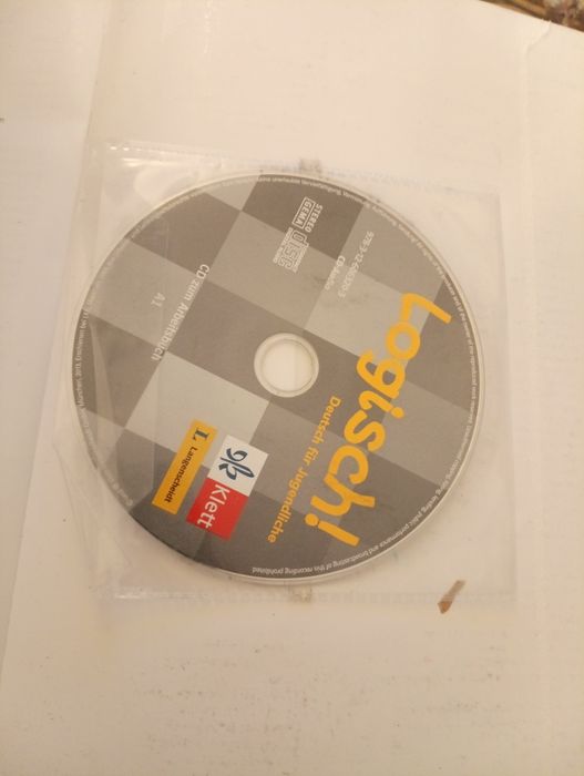 Vendo livro actividade alemão Logisch 9 ano.