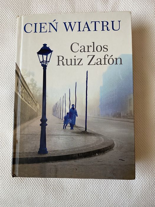 515 stron Cień wiatru Carlos Ruiz Zafon książka gruba