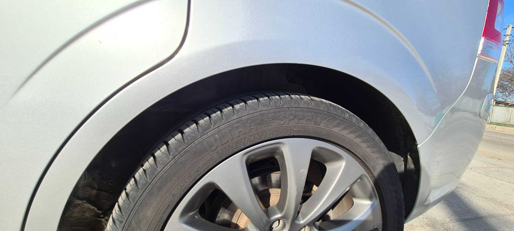 Opel Zafira B 2011 читайте опис