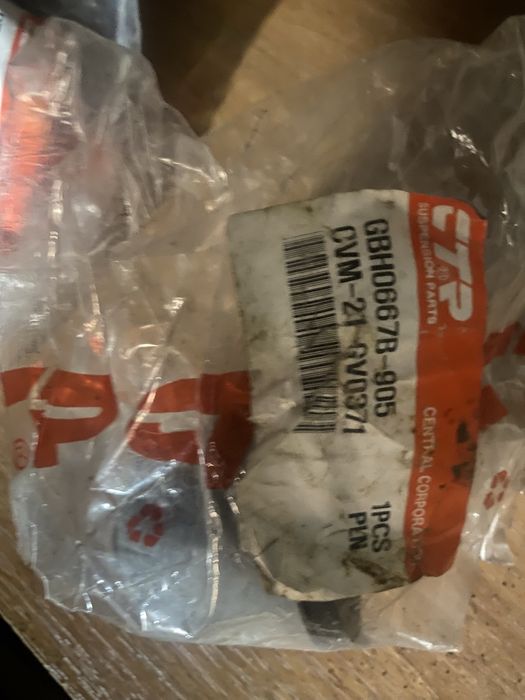 Ричаги  передні з Паджеро 4 2007 рік