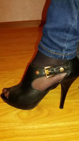 Супер модні чорні туфли..