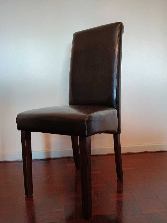 Mesa de sala de jantar com 6 cadeiras