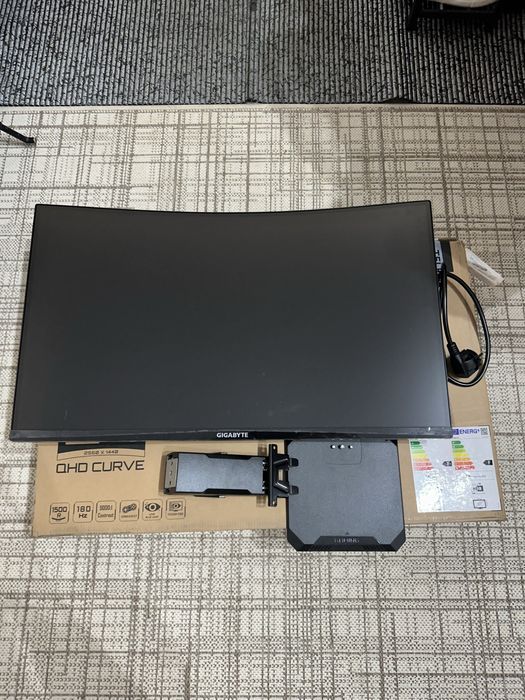 Монітоо Gigabyte 27* QHD (2k) 180hz IPS (Curved)