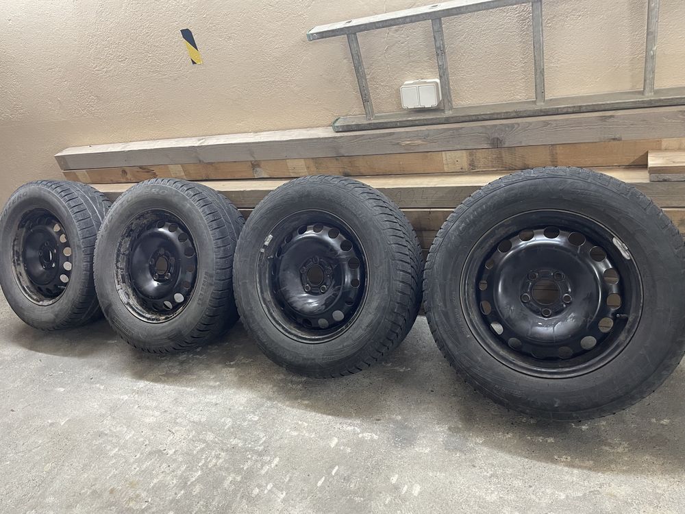 Komplet koła zimowe 235/60/R16 felgi Ford opony goodyear pirelli