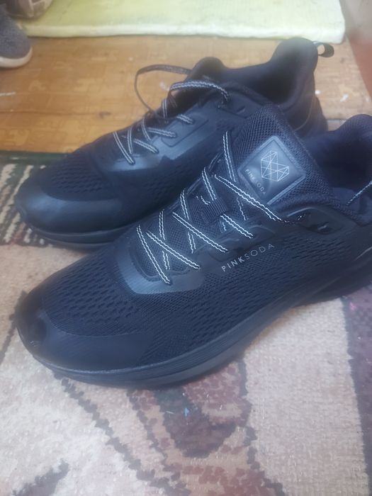 Продам кроссовки