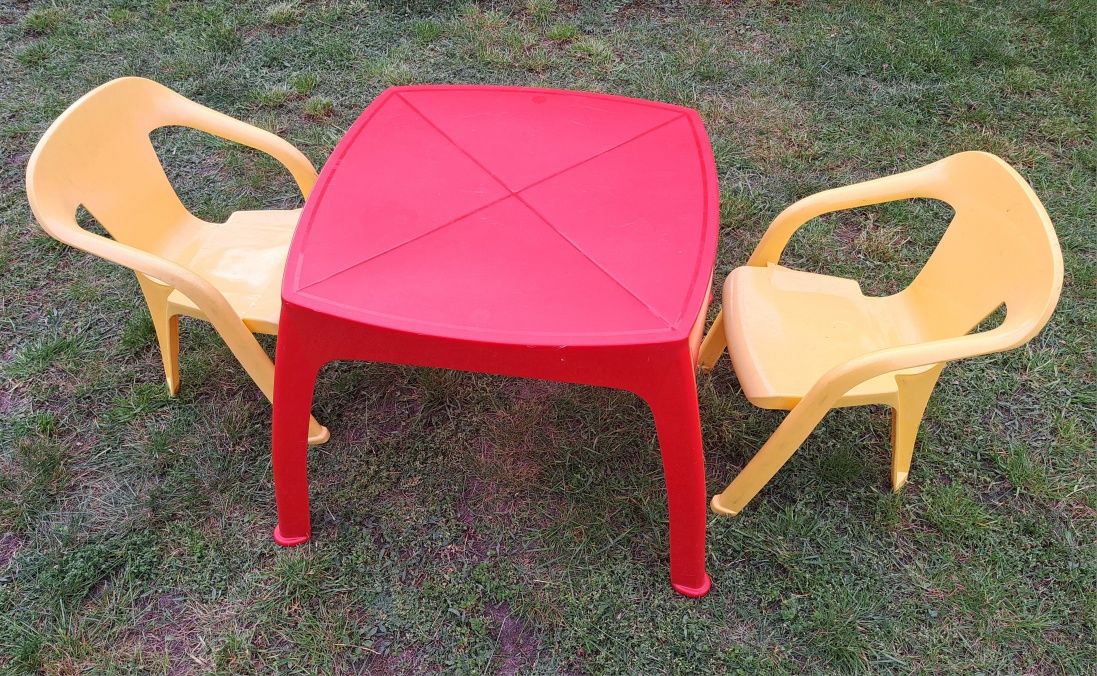 Zestaw mebli ogrodowych dla dzieci, stolik i 2 krzesła. Polecam