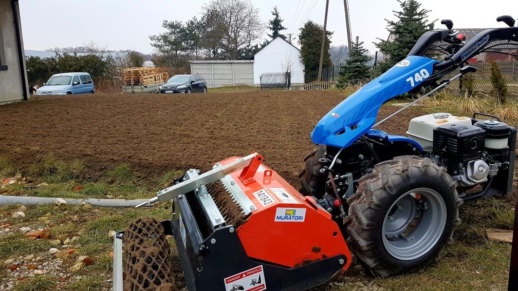 Wynajem MINI ŁADOWARKA  mini bobcat Aerator rurkowy wertykulator