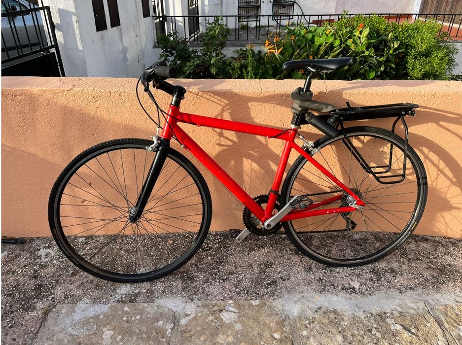 Bicicleta urbana em bom estado