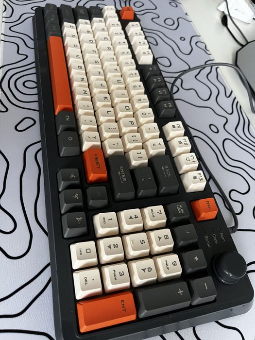 Ігрова клавіатура XUNFOX K82 з підсвіткою