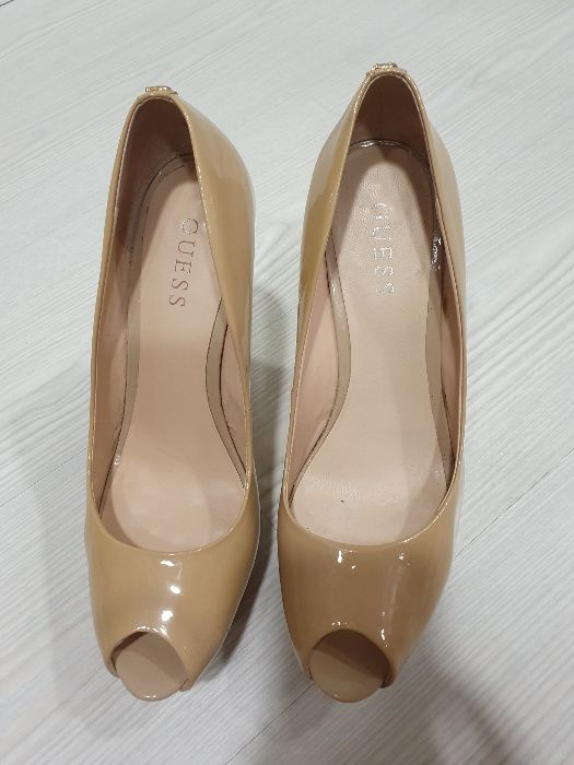 Sapatos GUESS tam.40 Cor Nude