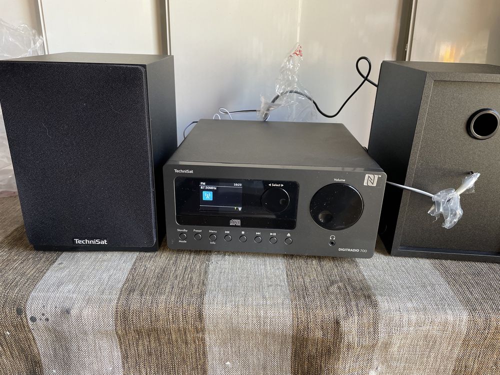 Музыкальный центр TechniSat DIGITRADIO 700  (Германия)