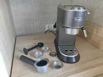 DeLonghi de'longhi dedica ec685 czarny ekspres do kawy
