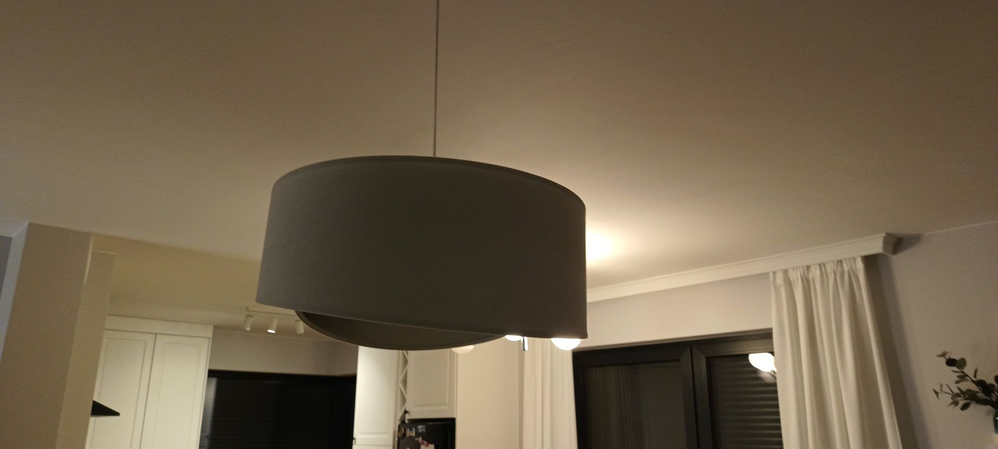 Lampa do salonu stylowa