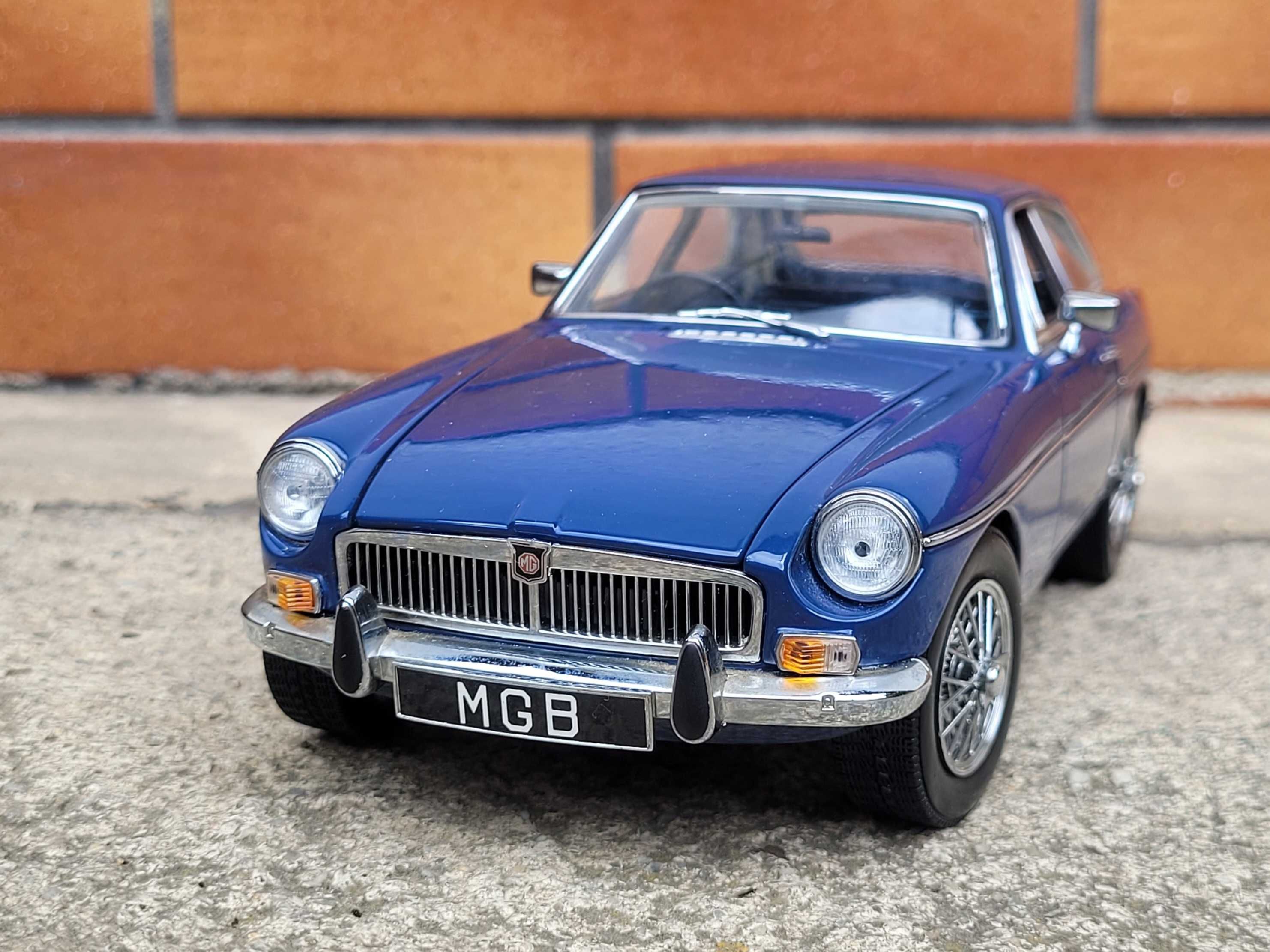 Kolekcja modeli 1:18 MG MGB GT Revell Unikat