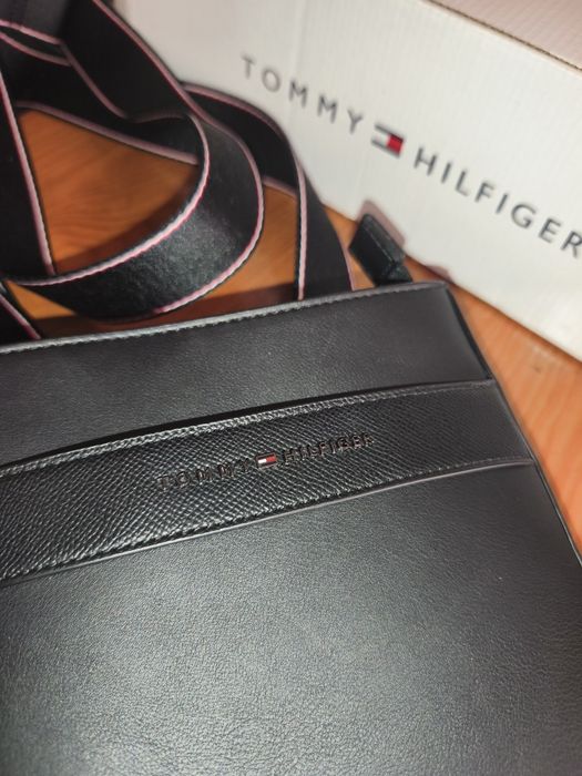 Tommy Hifiger Mala Tiracolo Preta