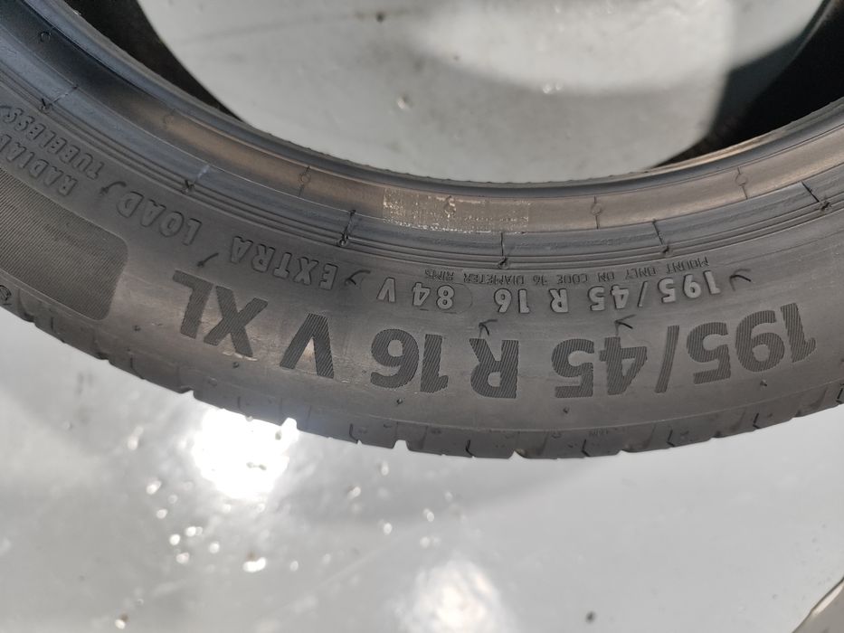 2 pneus semi novos 195-45R16 Continental - Oferta dos Portes