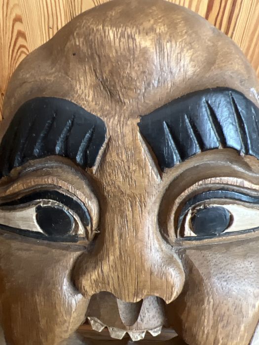 Sprzedam maskę (płaskorzeźba) wykonaną z drewna.