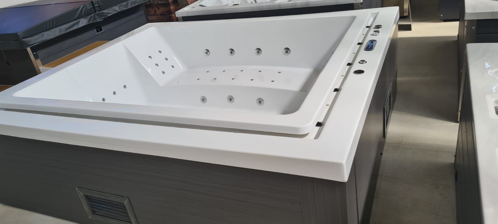 Jacuzzi ogrodowe. na zewnątrz Infinitas 22500 €  Design