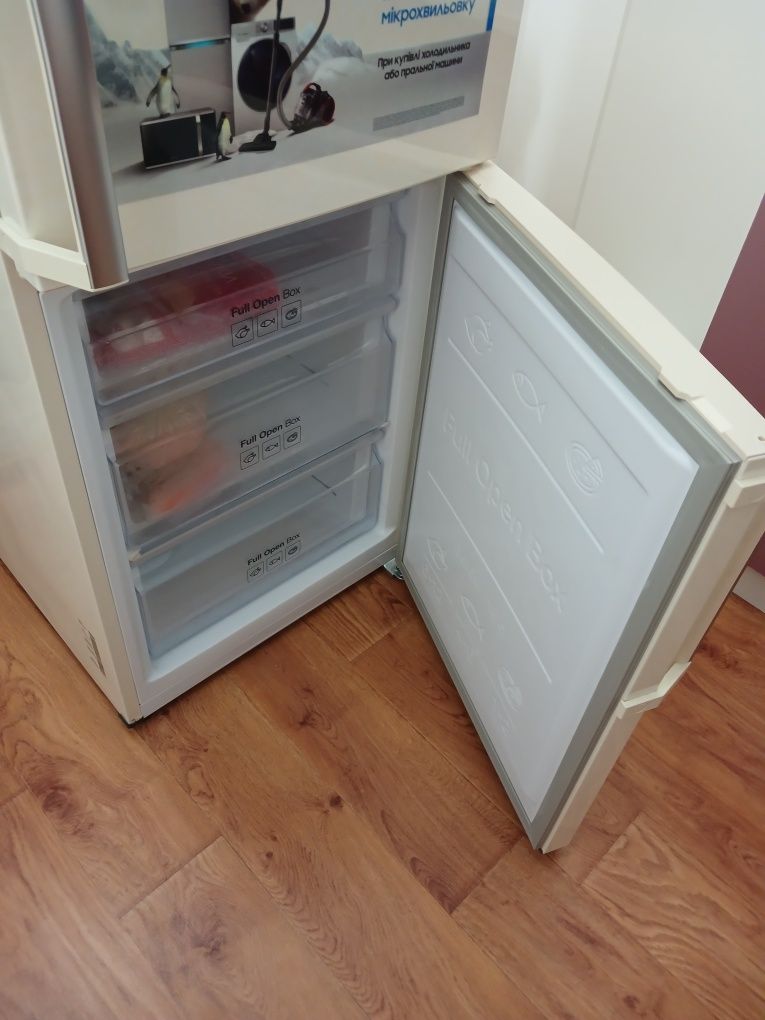 Продам  холодильник Samsung No Frost .