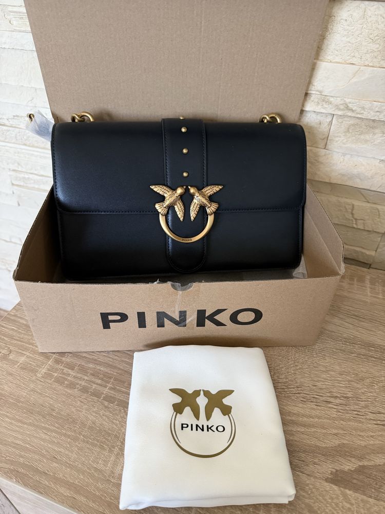 Skórzana torebka w kolorze czarnym Pinko