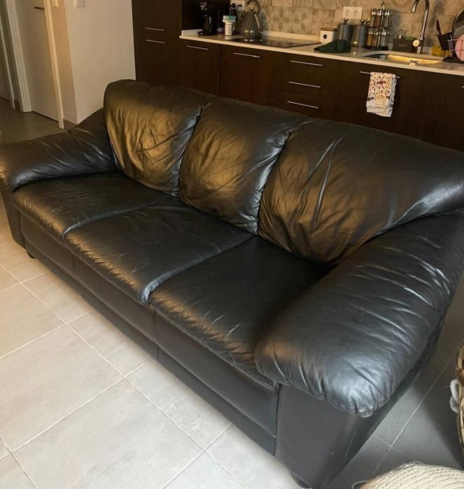 Sofá em pele 3 lugares – 200 cm (bem estimado)